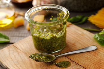 Pesto mit Gerstengraspulver